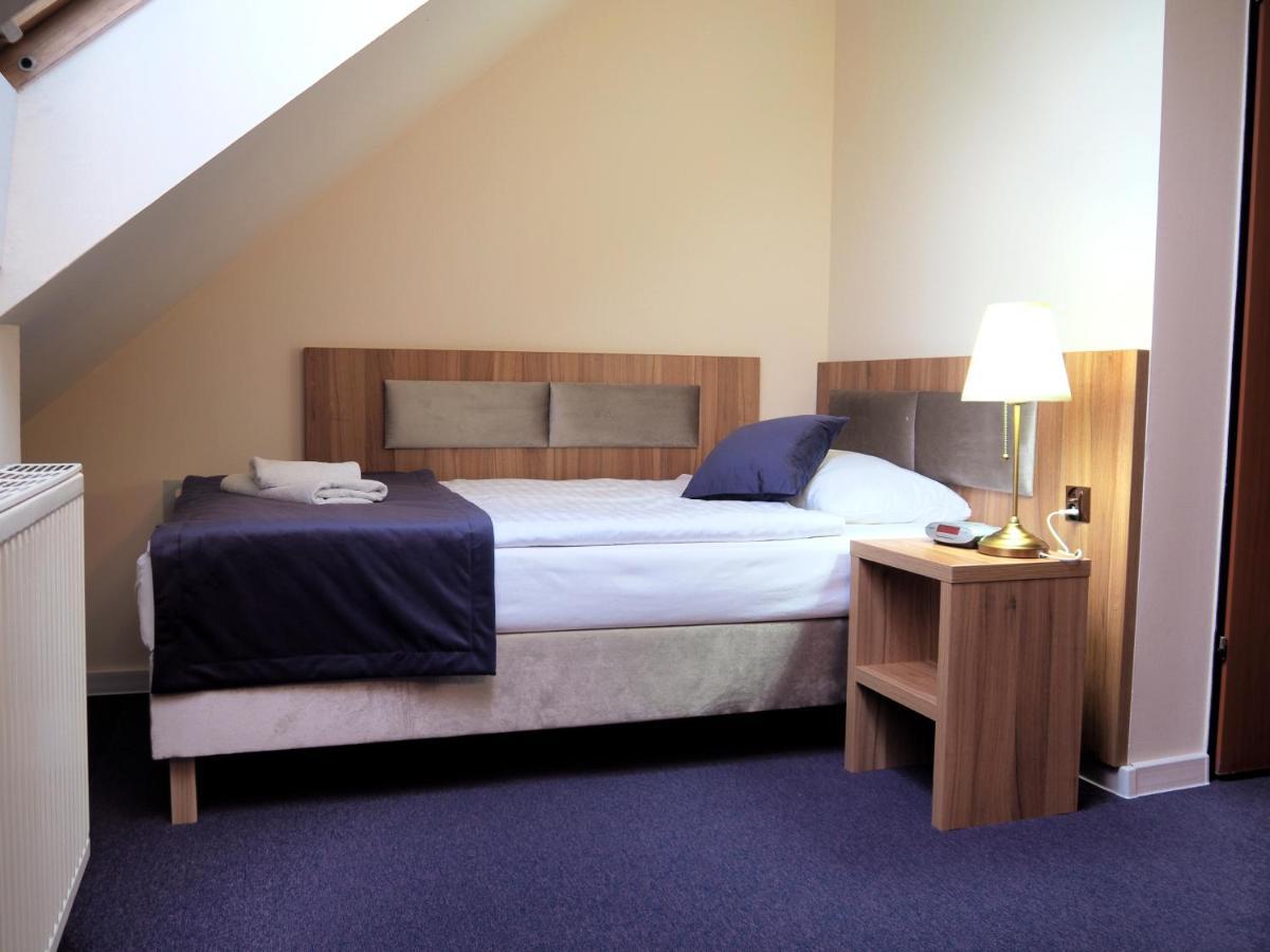 Hotel Awis Kutno Luaran gambar