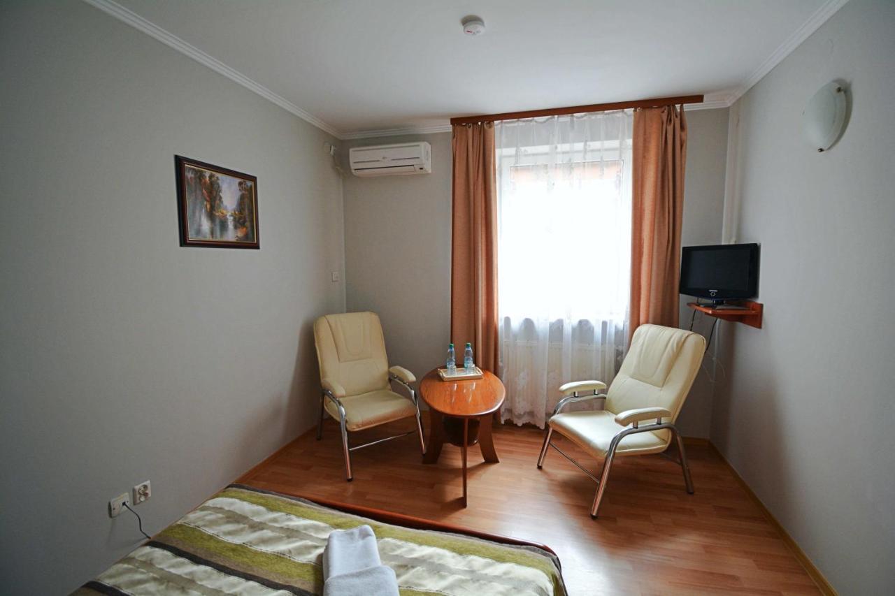 Hotel Awis Kutno Luaran gambar