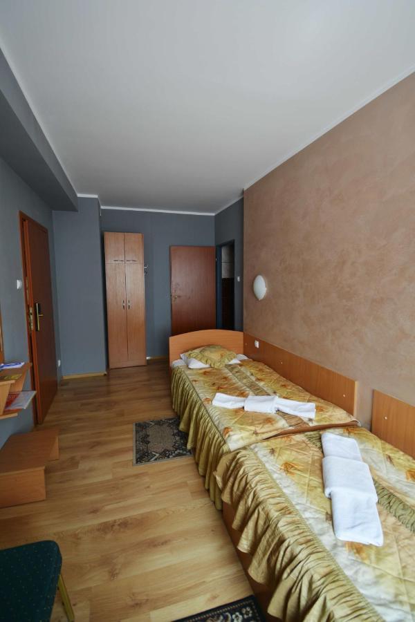 Hotel Awis Kutno Luaran gambar