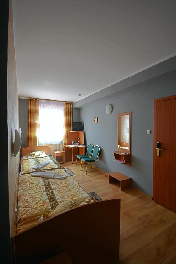 Hotel Awis Kutno Luaran gambar