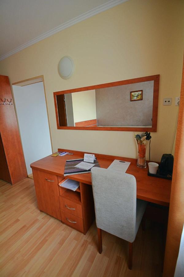 Hotel Awis Kutno Luaran gambar