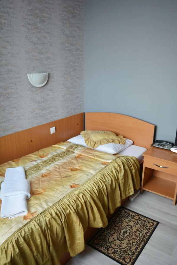 Hotel Awis Kutno Luaran gambar