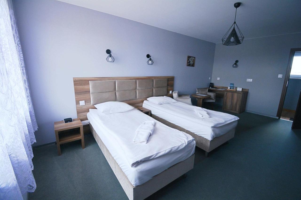 Hotel Awis Kutno Luaran gambar