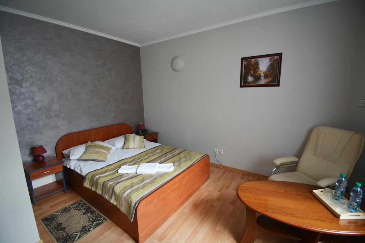 Hotel Awis Kutno Luaran gambar