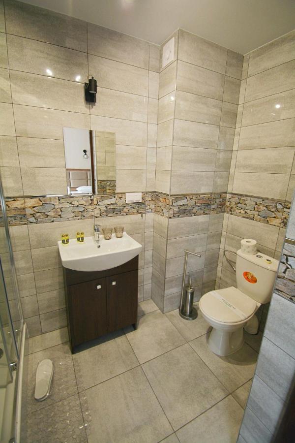 Hotel Awis Kutno Luaran gambar